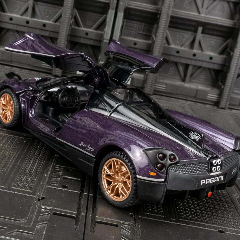 

1:32 Pagani Huayra alloy car model acousto-optic toy car boy door hood trunk can be opened suitable for collection