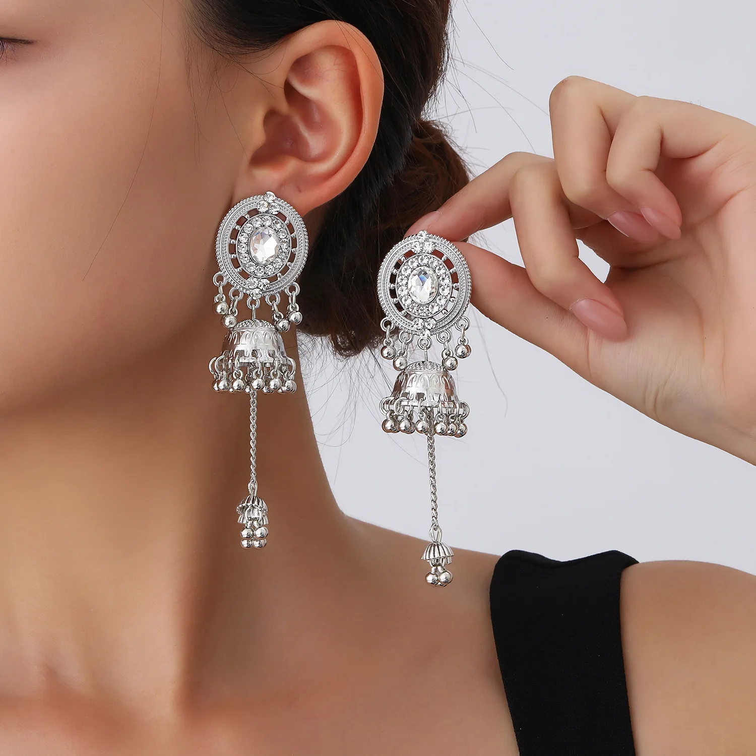 Women Hollow Round Disk Rhinestone Earrings Exotic Color Bead Wind Chime Tassel Drop Earrings Minimal Light Luxury Ear Ornament