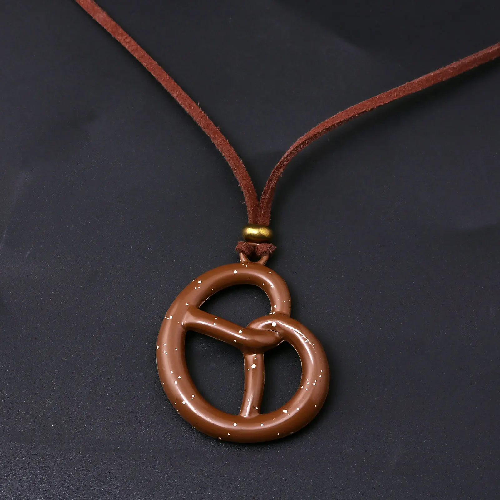 Stylish Simple Cookies Pendant Necklace Creative Delicious Cookies Necklace For Women Trendy Charm Jewelry Gifts