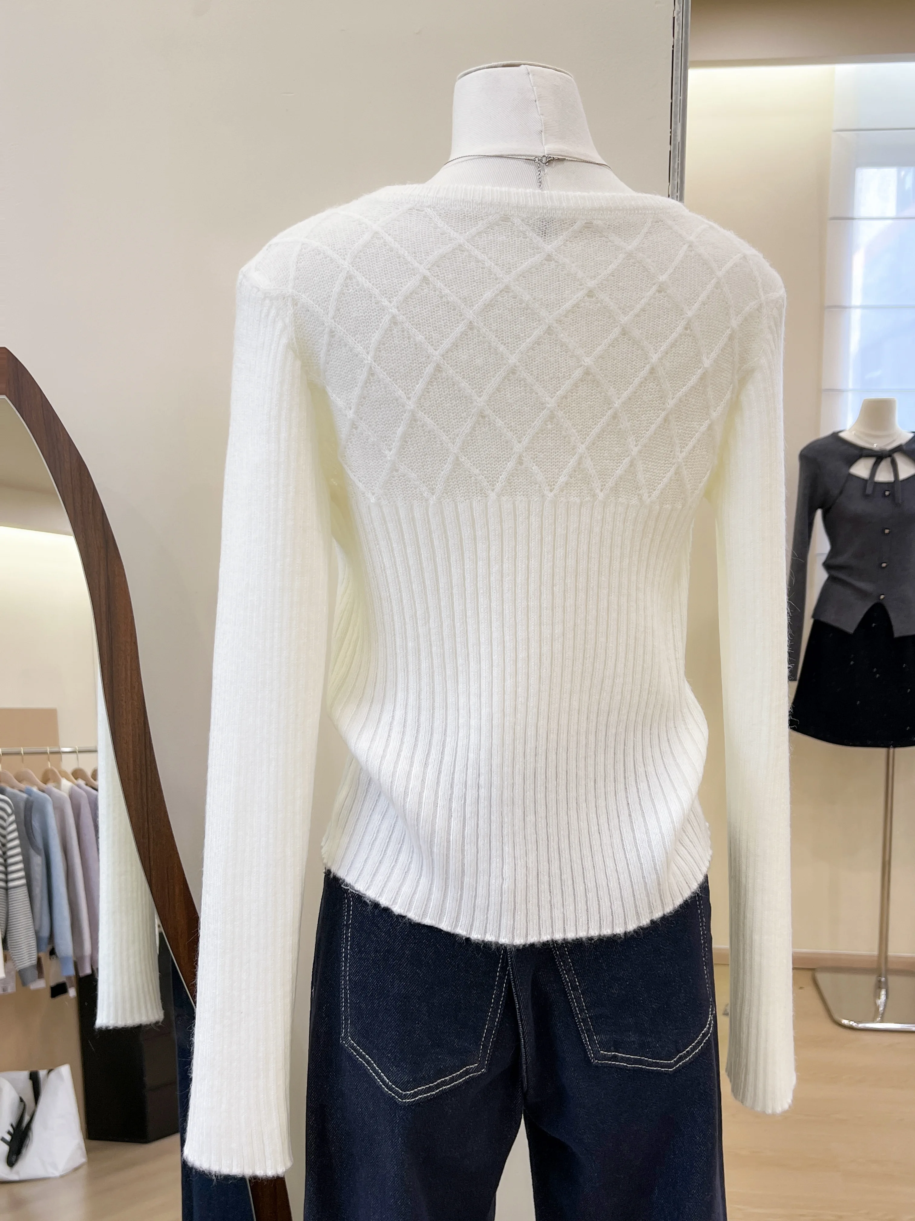 Hoge kwaliteit witte wollen gebreide basislaagtop met lange mouwen voor dameskleding