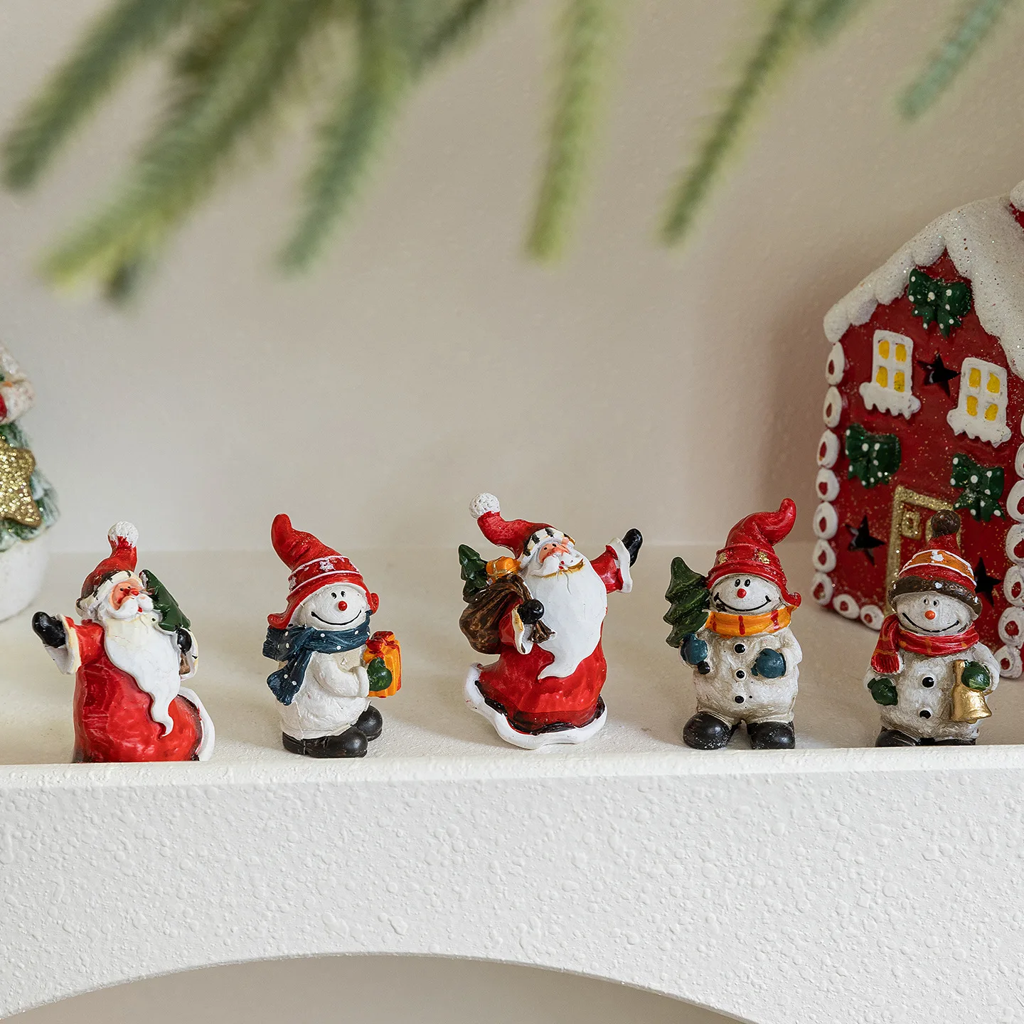 Retro Resin Snowman Christmas Figurine, Vintage Holiday Tabletop Decoration, Elderly Snowman Ornament for Mantel Shelf Window