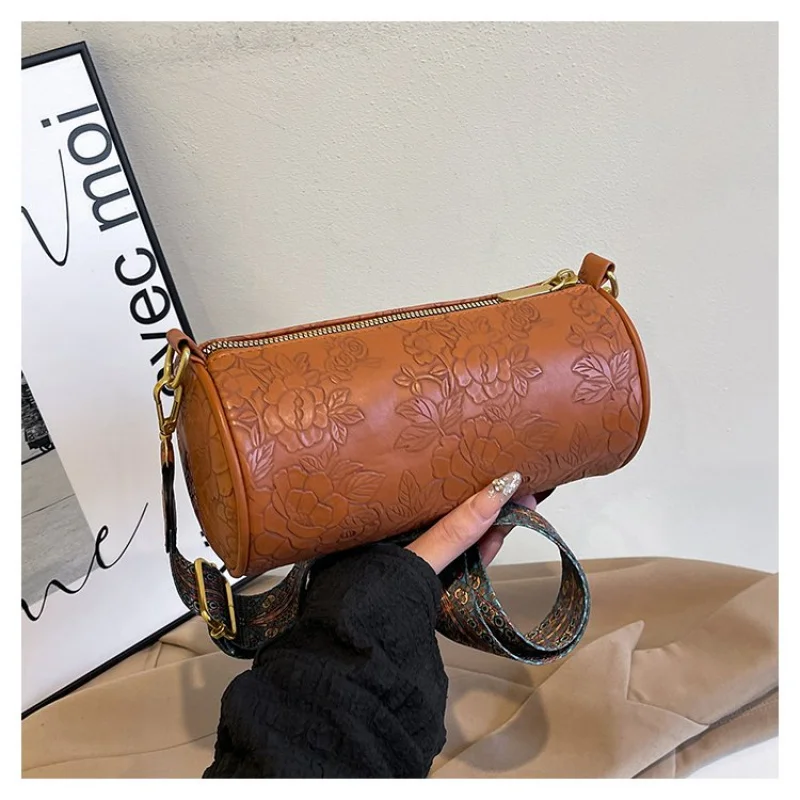 

Овальная каретная сумка для женщин, дизайнерская кожаная сумка через плечо с уникальной формой и ретро-подвеской