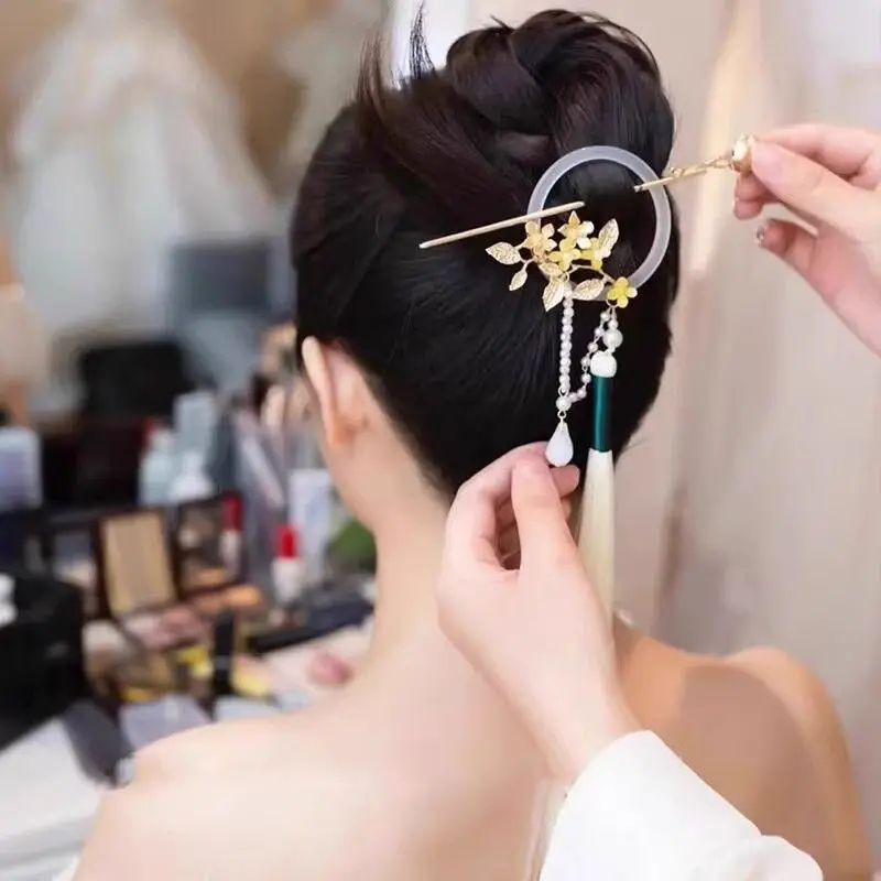 Neue chinesische Haarschmuck-Kollektion für Damen: Braut-Hanfu-Haaraccessoires mit Quasten und Blumen – Beliebte Haarclips und Kopfschmuck – Detail 4