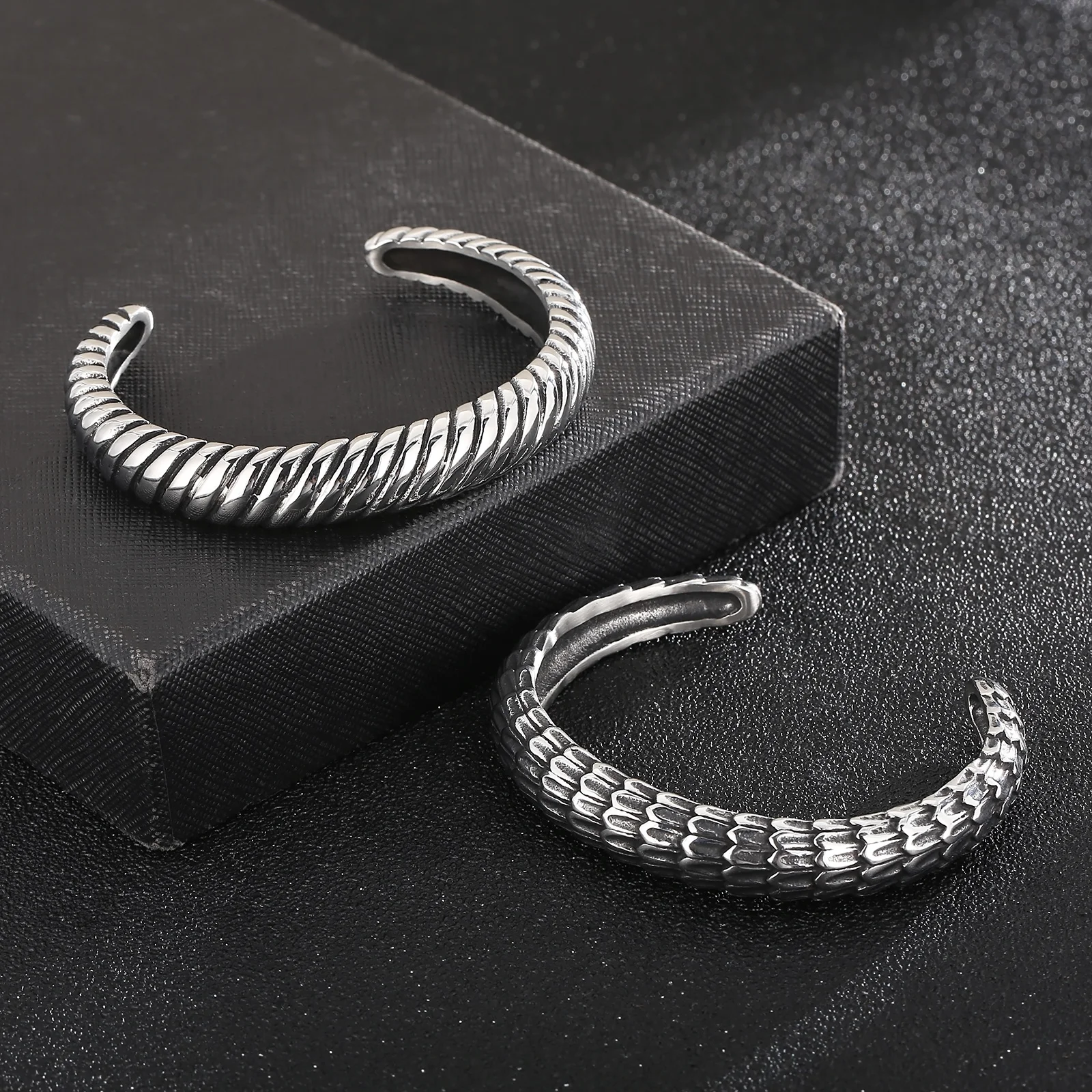 Fongten Elegant Deep Sea Threaded Stainless Steel Bracelet For Men Mighty Dragon Scale Bracelet Rock Fashion Jewelry Party Gifts
