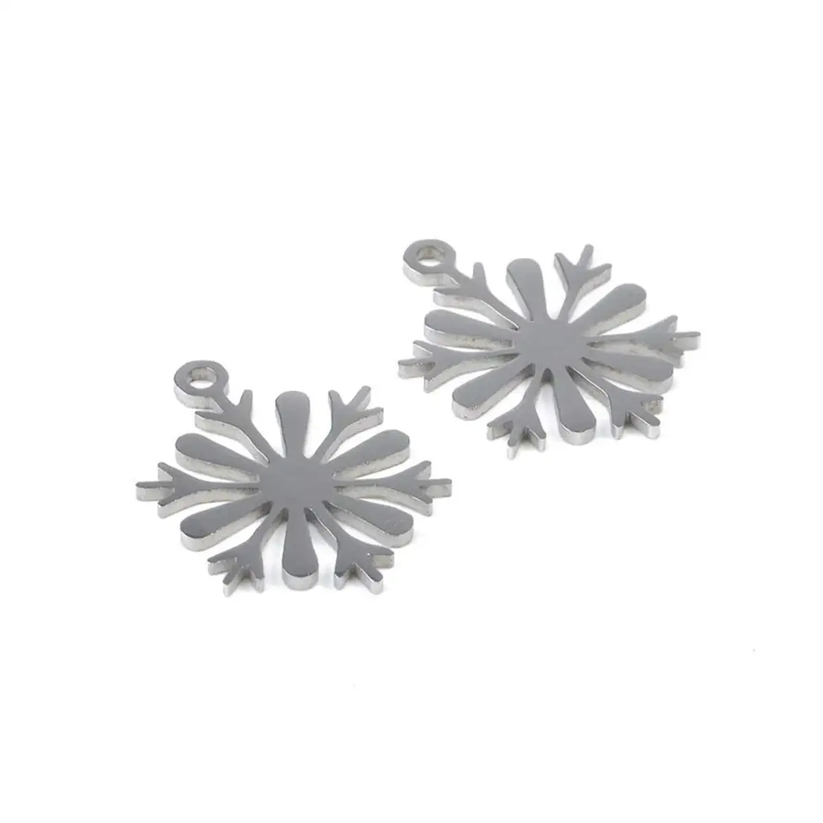 

50PCS Mini Fashion Stainless Steel Snowflakes Hollow Charm Pendants 17x13mm Christmas Theme DIY Jewelry Handicrafts Accessories