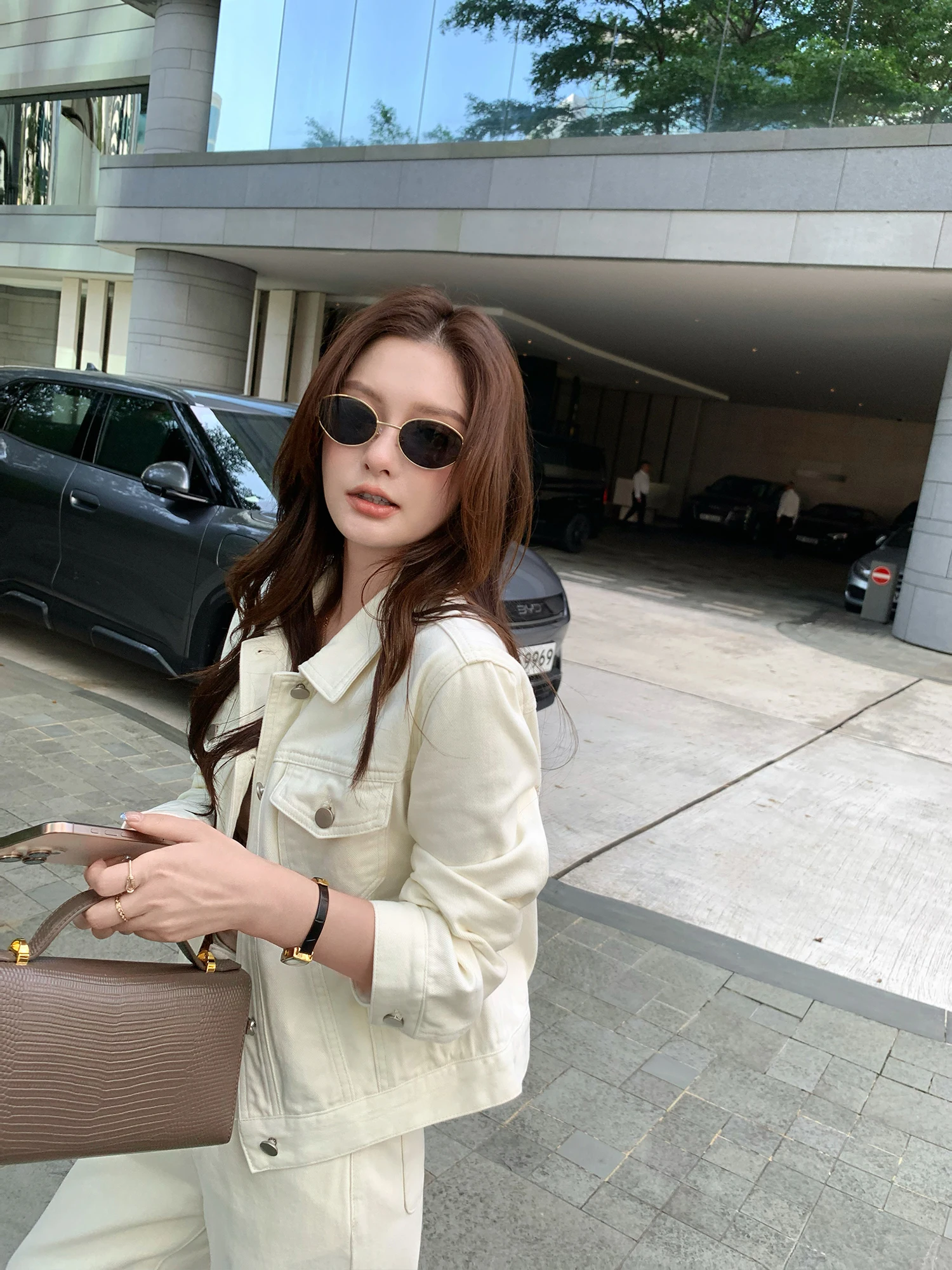 Pusumede White Short Casual Denim Jacket Women's Cool Short Length Workwear Style Cotton Commute Style Standard Fit Coat