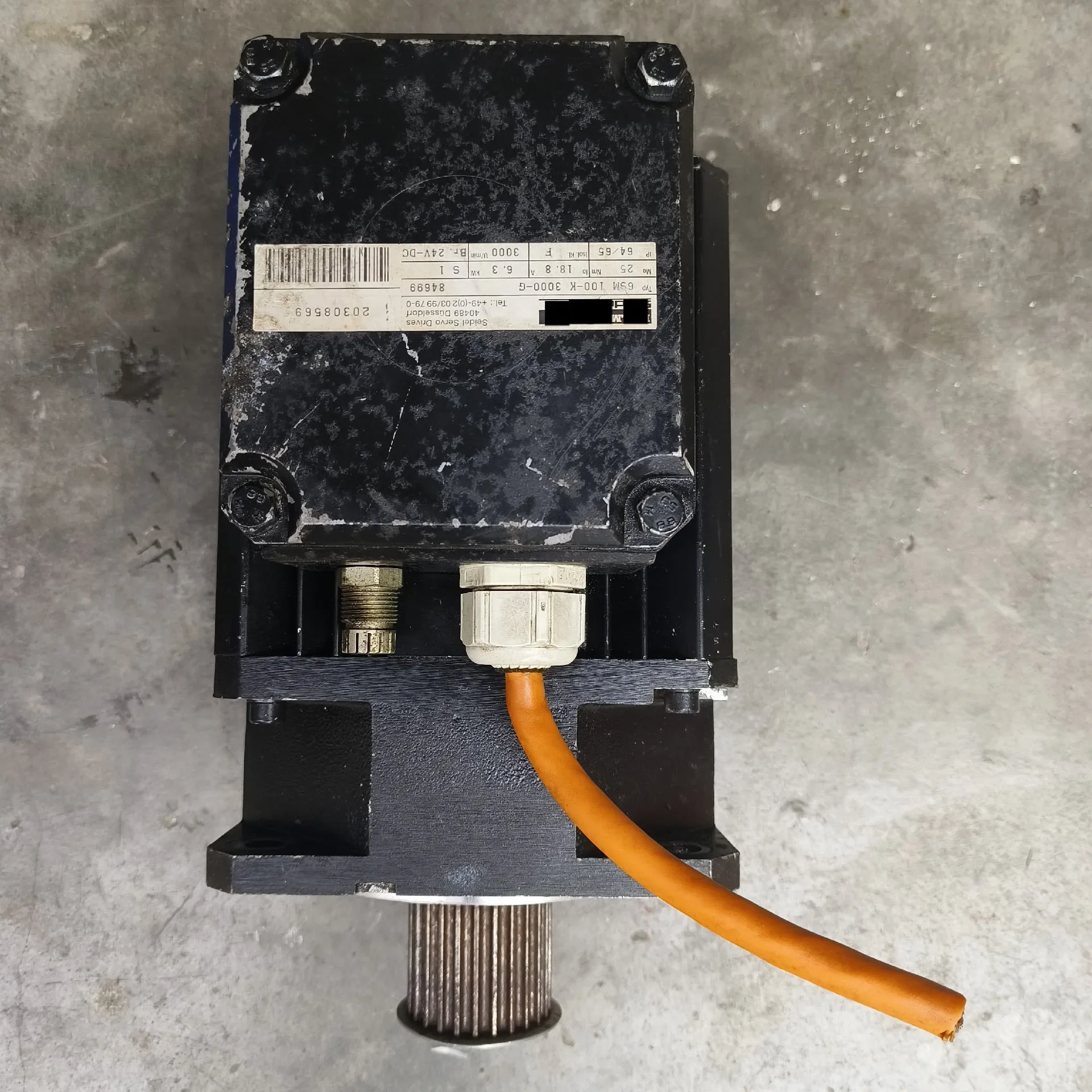 

SERVO MOTOR SM 100-K 3000-G 24V-DC 6.3KW 3000U/min 25Nm 18.8A