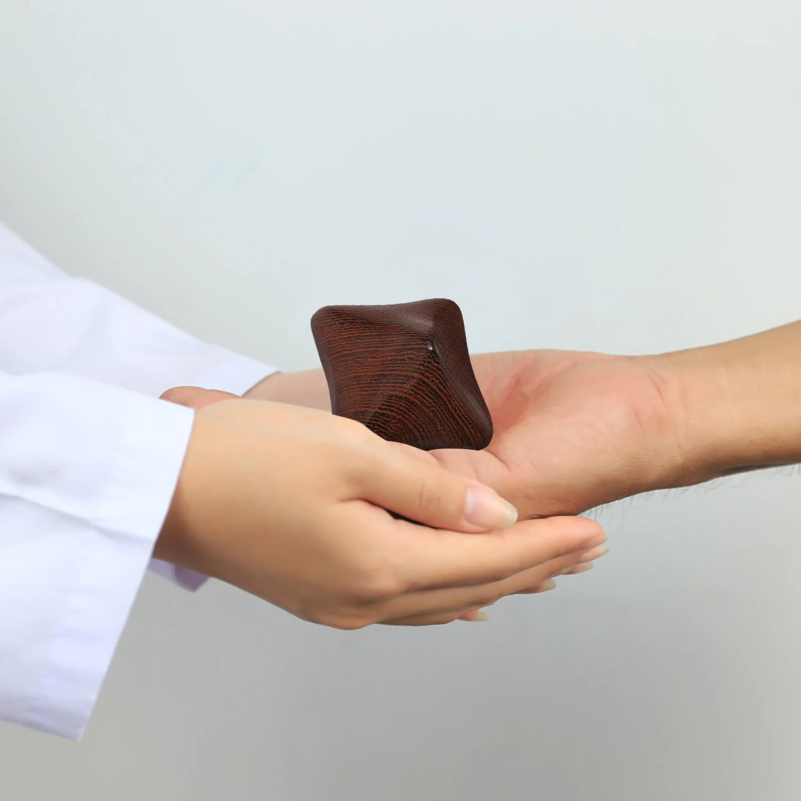 

Smooth Wooden Hand Massager Ball Hexagon Design Portable for Hand Relaxation and Strengthening Exercise Tool Palm Massage Balls