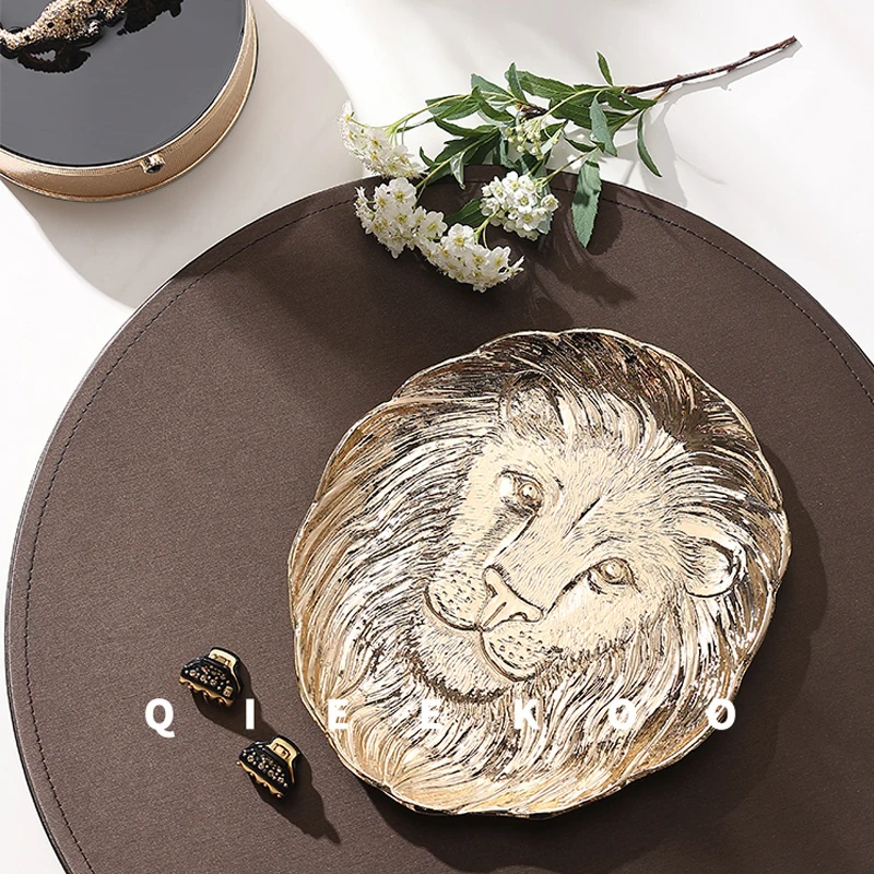 

Luxury Three Dimensional Relief Lion King Jewelry Tray Gift Living Room Home Living Roome Metal Desktop Display Tray Crafts