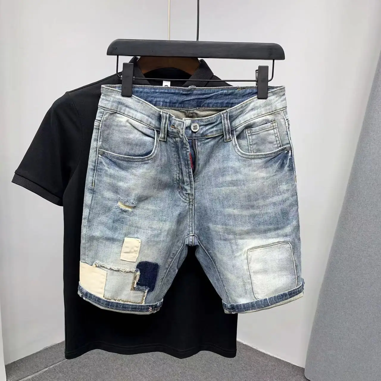 

Летние новые мужские повседневные джинсовые брюки из хлопка стрейч с эффектом рваных элементов, 4-х секционные, молодежные, модные, со средней посадкой, на молнии