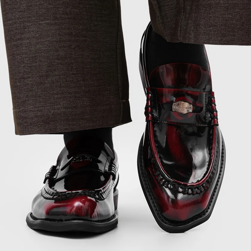 British Style Men Shiny Gradient Color Loafers Metal Accessories Business Banquet Party Temperament Men Fashion Shoes