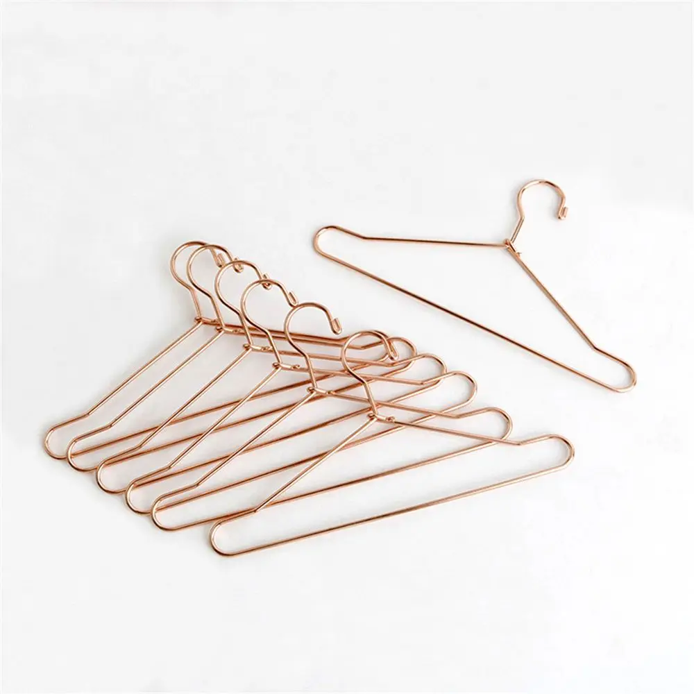 10Pcs Cute Mini Hangers Metal Doll Dress Clothes Stand for Organizer Doll Clothing Miniature Hangers Dollhouse Dolls Decorations
