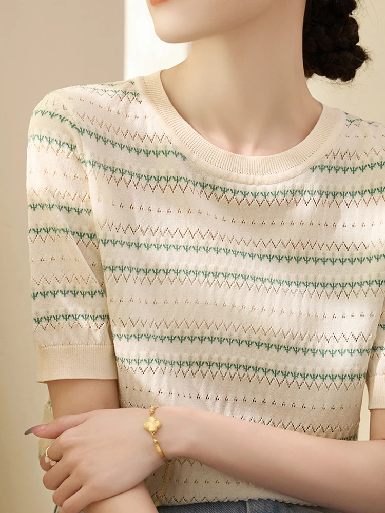 2025 Tops de estilo coreano para mujer, camiseta tejida de seda de hielo a rayas de verano, camisetas finas de manga corta con cuello redondo, camisetas de alta elasticidad para mujer