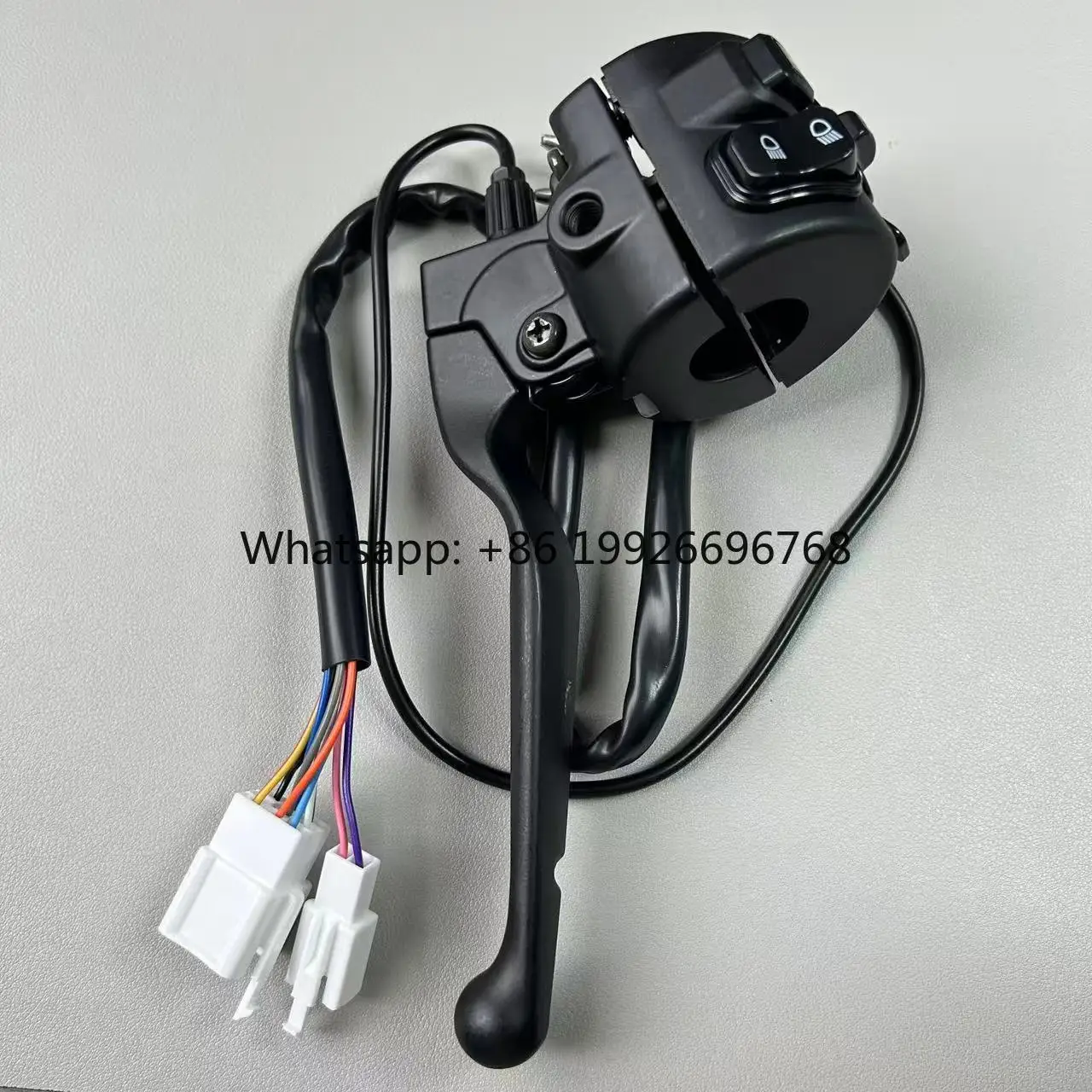 

Руль Niu в сборе с поворотниками, звуковым сигналом, передачей P, аварийными огнями, левым барабанным тормозом и сиденьем