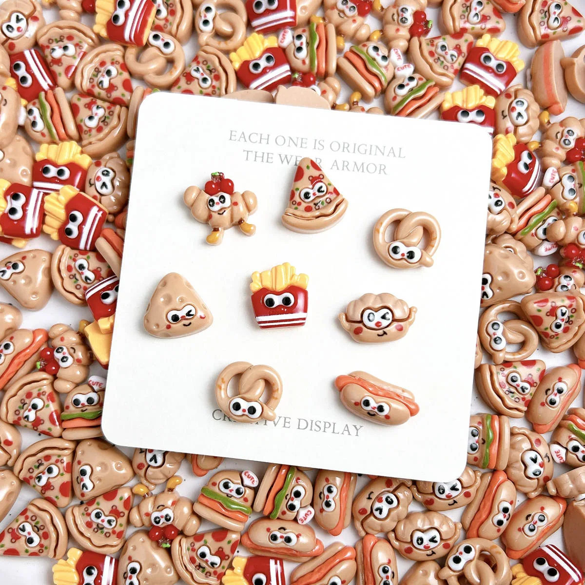 30個入り 漫画風 かわいいチーズピザ レジンネイルチャーム 3D クリエイティブ 大きな目 ホットドッグ フードシリーズ ネイルアートデコレーション DIYネイル用