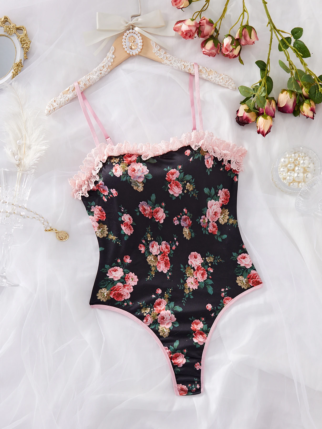 

Black Satin Floral Print, Pink Lace Lace Close Fitting Jumpsuit, New Women's Home Outfit