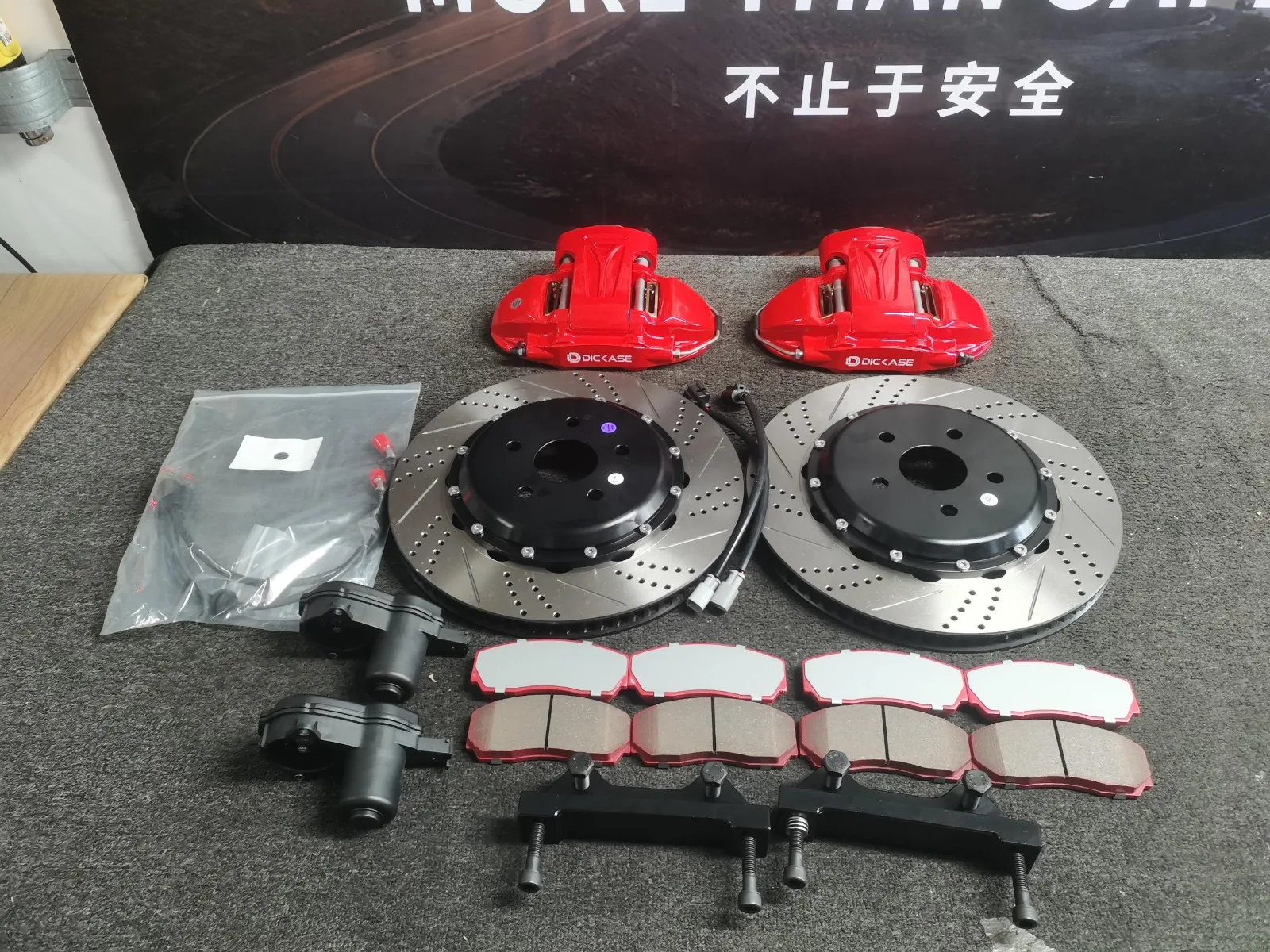 

Новейшая тормозная система, 6/4 поршня DR7/DT48, тормозной суппорт, комплект из авиационного алюминиевого сплава, 19, 20 дюймов, подходит для диска 380-405 мм