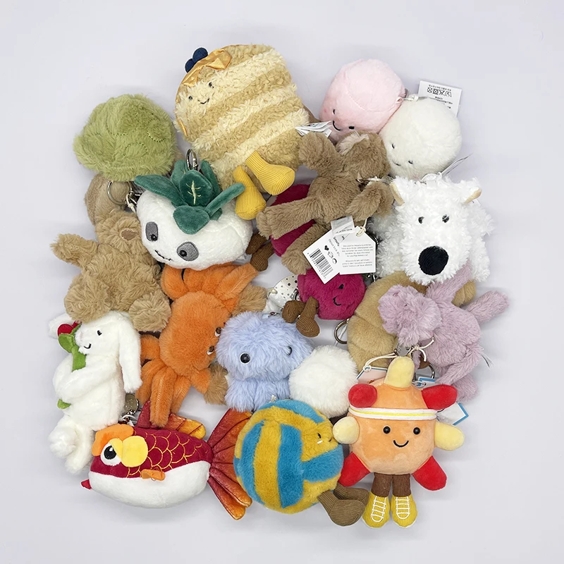 Brinquedo de gaivota, chaveiro de girassol, brinquedo de pelúcia de marshmallow, bem como pelúcia de água-viva, abacate, cereja e pingentes de bola de futebol para bolsas