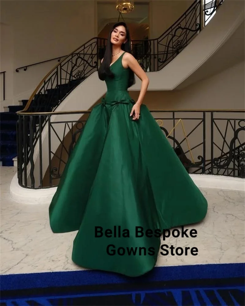 Verde de luxo cetim vestidos de noite sem mangas arco formal longo vestidos de baile plissados vestidos de festa de formatura 2025 personalizado