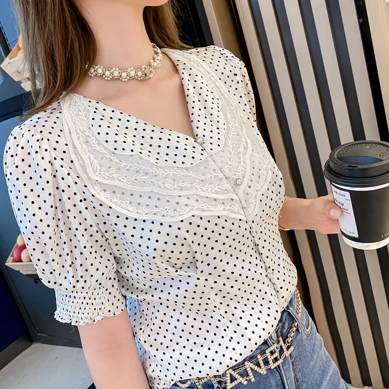 

Шелковая блузка с вышивкой и кружевом, приталенная, женская, модная, весна-лето, с коротким рукавом, на пуговицах, в корейском стиле, для офиса/повседневной носки