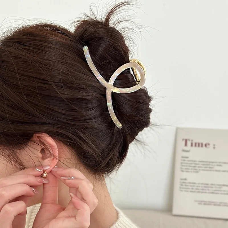 Donne nuovi artigli per capelli in acetato morsetti per granchi Clip per artigli con ciondoli ragazze eleganti fermagli per capelli Cross Hairdress strumento per lo Styling dei capelli Clip di squalo