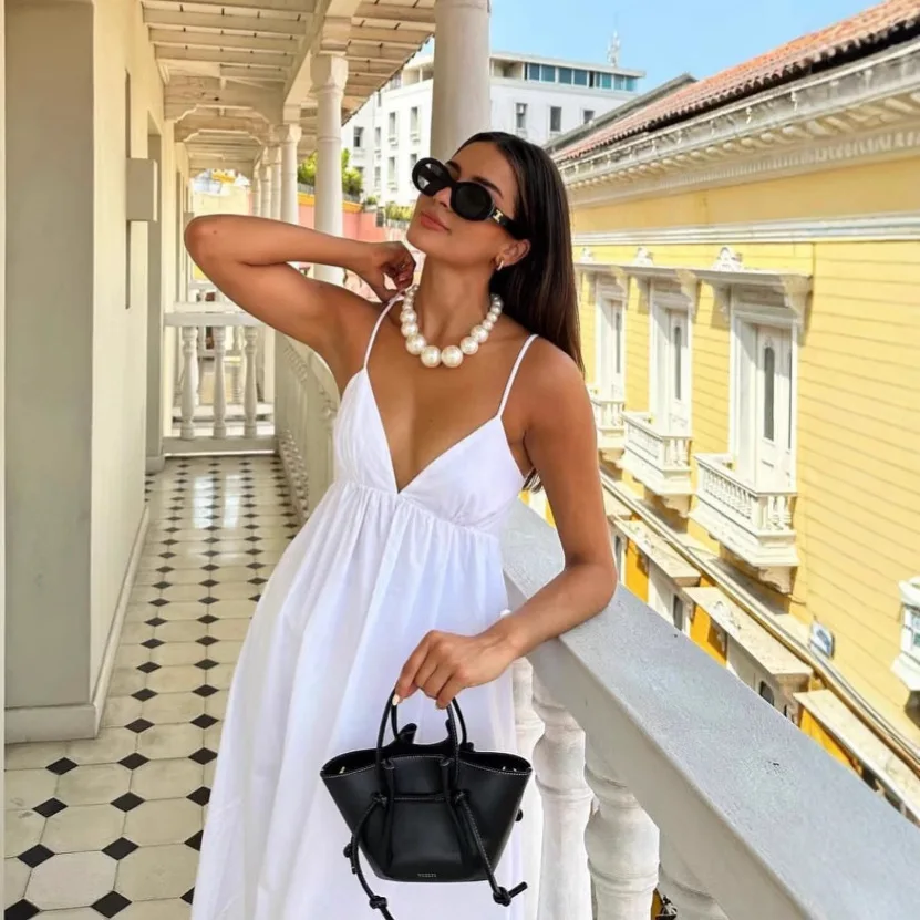 

2025 Summer New Women's Fashion and Leisure Temperament Sexy and Elegant V-neck Backless Big Swing Tail Tube Top Dress Lady
