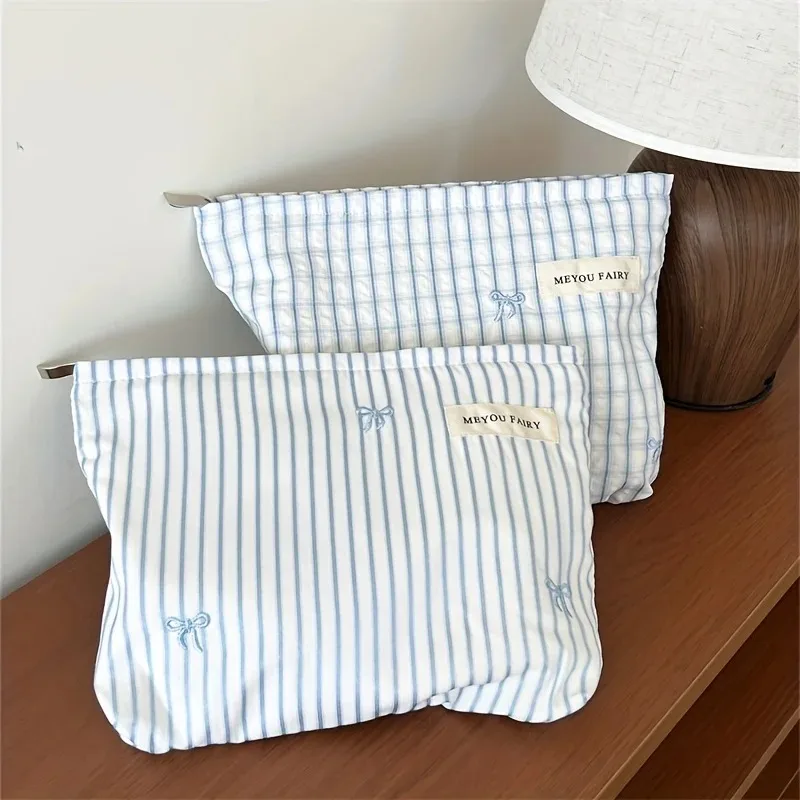 Hellblaue Gestreifte Kosmetiktasche mit Schleife, Reise-Make-up-Organizer für Damen mit Reißverschluss, Multifunktionale Toilettentasche – Detail 5
