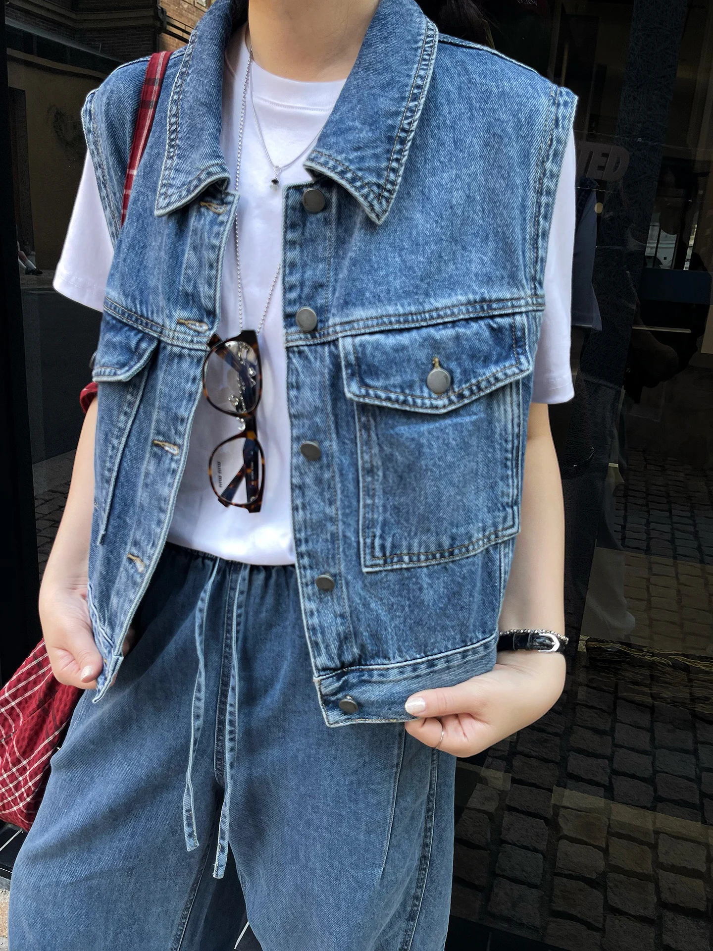 

Short Denim Vest Women's Early Spring 2026 New Loose Slimming Vest Retro Layering Sleeveless Jacket Turn-down Collar Single B...