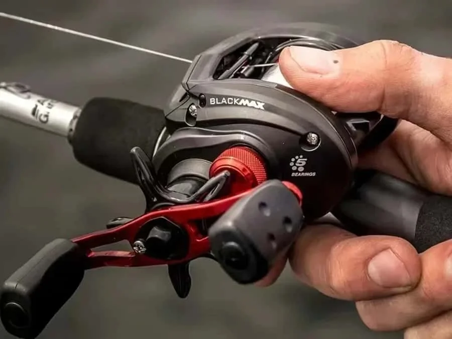 Abu Garcia BLACK MAX3 Low-Profile Baitcasting-Rolle mit 22-Gang-Magnetbremse, Keramik-Schnurführung für Süß- und Salzwasser-Angeln – Detail 1