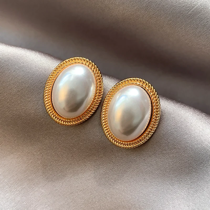 Delicate Baroque Imitation Pearl Oval Stud Earring for Women Korean Style Simple Geometry Jewelry Brincos Girl Gift