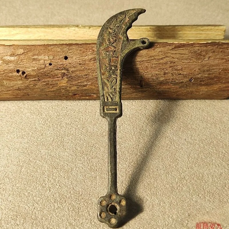 Pure copper Ping An Jiqing knife-shaped spending money old pulp Jiqing Yuyu pendant ornament rare nostalgic old objects collecti