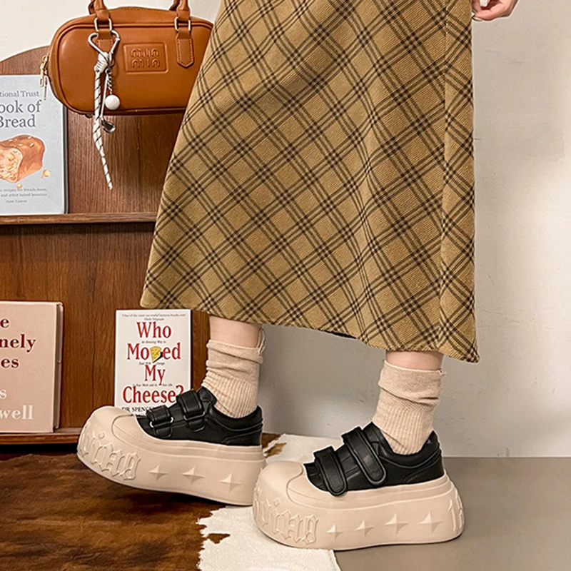 Vintage Big Head Women's Leather Shoes Design Reliefs Letter Hook&Loop Platform Sneakers Fashion Lightweight Casual Skate Shoes