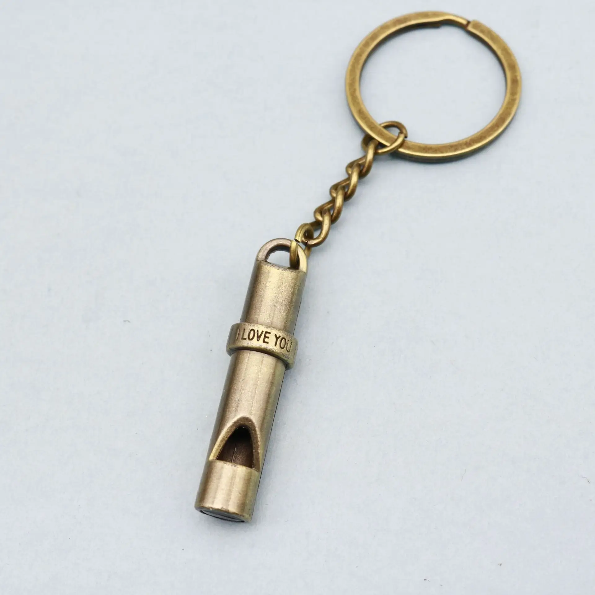 

Creative Whistle Keychain Men and Women Outdoor Survival Souvenirs Coach Whistle Bag Pendant