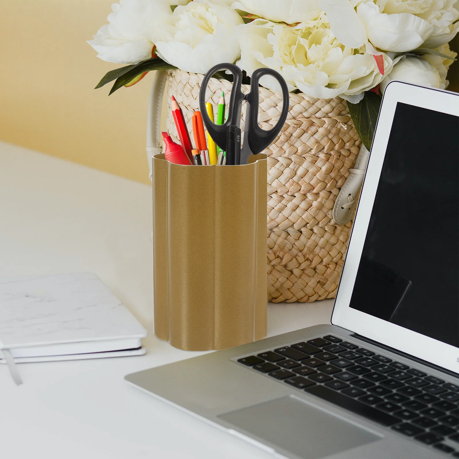 

Metal Pen Holder for Desk Sleek Modern Style Desktop Pen Cup Storage for Office School Home Use Brush Holder Function