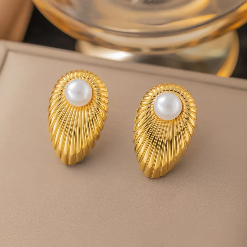 French-style Retro Gold Color Stainless Steel Teardrop-shaped Striped Pearl Stud Earrings for Woman Jewelry Accessory Colorfast
