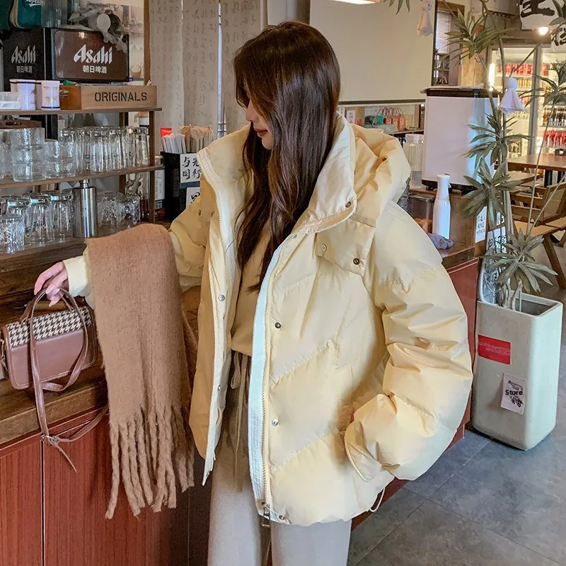 Gruba, ciepła odzież wierzchnia z poliestru, płaszcz damski z kapturem, kurtka puchowa z bawełny, nowa moda zimowa 2025, luźny krój w stylu chleba.