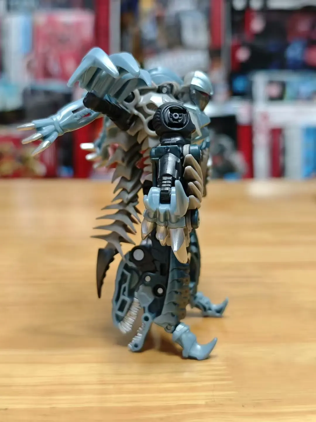 6.9인치 정품 재고 트랜스포머 G1 무비 5 D-클래스 디노봇 슬래시 스튜디오 시리즈 액션 피규어 모델 장난감 수집 취미