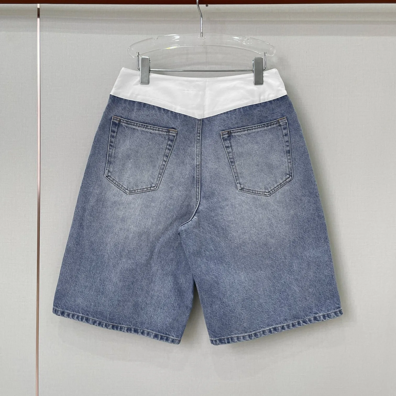 2026 Contrast Waistband Denim Bermuda Shorts – High-Rise Wide-Leg Jean Shorts with Layered White Trim & Vintage Wash