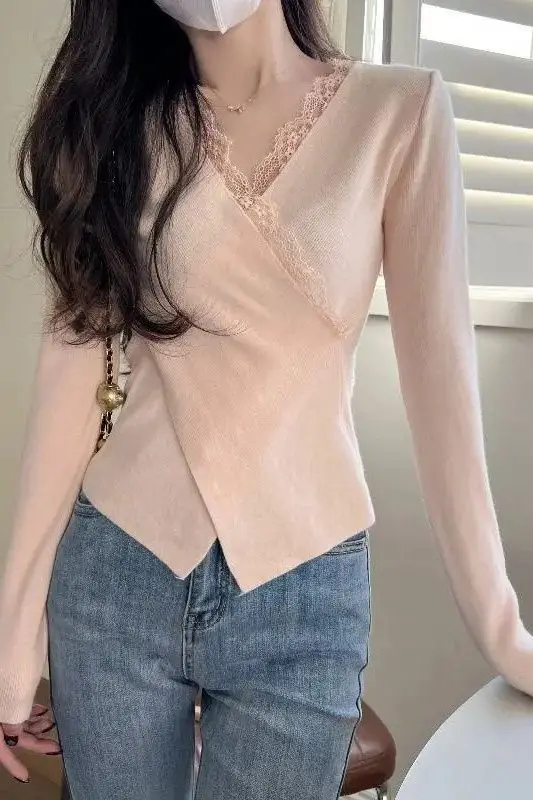 

2025 French Temperament Lace V-neck Knitwear Women's Winter Niche Slim Slim and Versatile Long-sleeved Cross Top