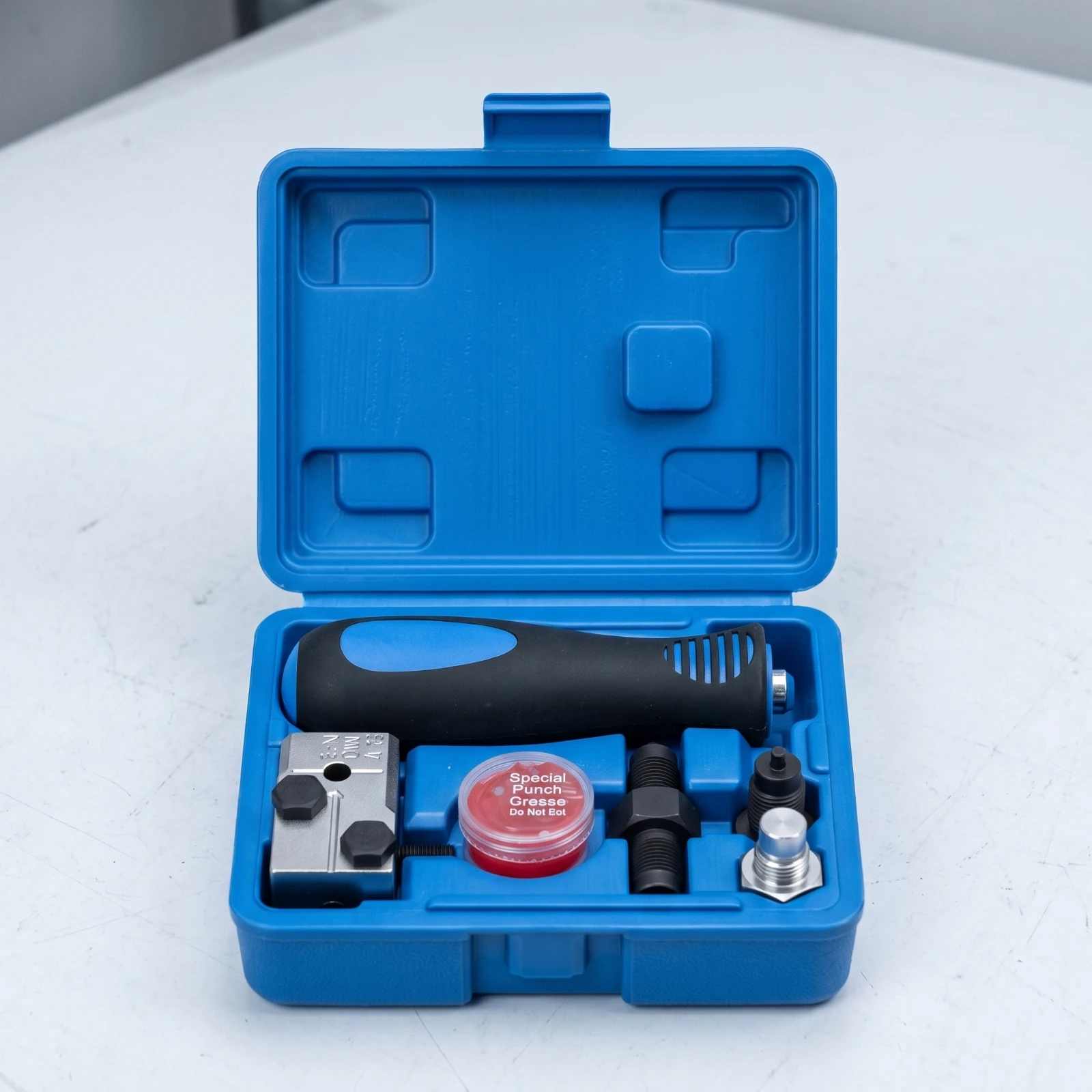 6 Pieces Brake Pipe Flaring Tool Kit Strong Clamping Brake Line Flaring Kit with Case Blow-Molded Case Compact Heavy-Duty
