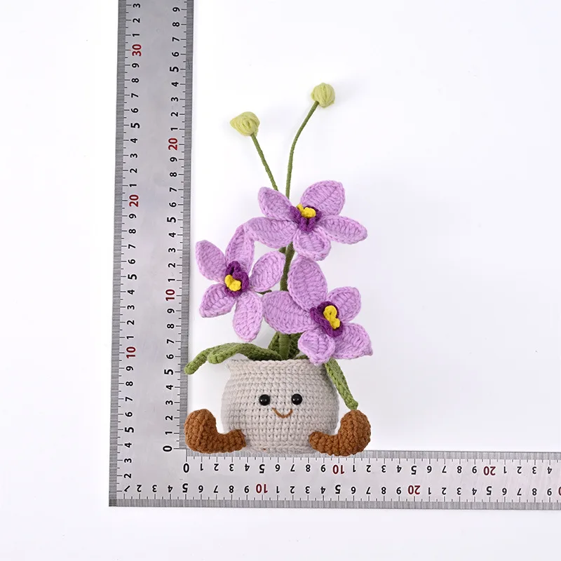 Handgestrickter Schmetterlings-Orchideen-Topf, kreative künstliche Blume im Topf, gehäkelte Pflanze, Deko für Schreibtisch und Bücherregal, Geschenk – Detail 1