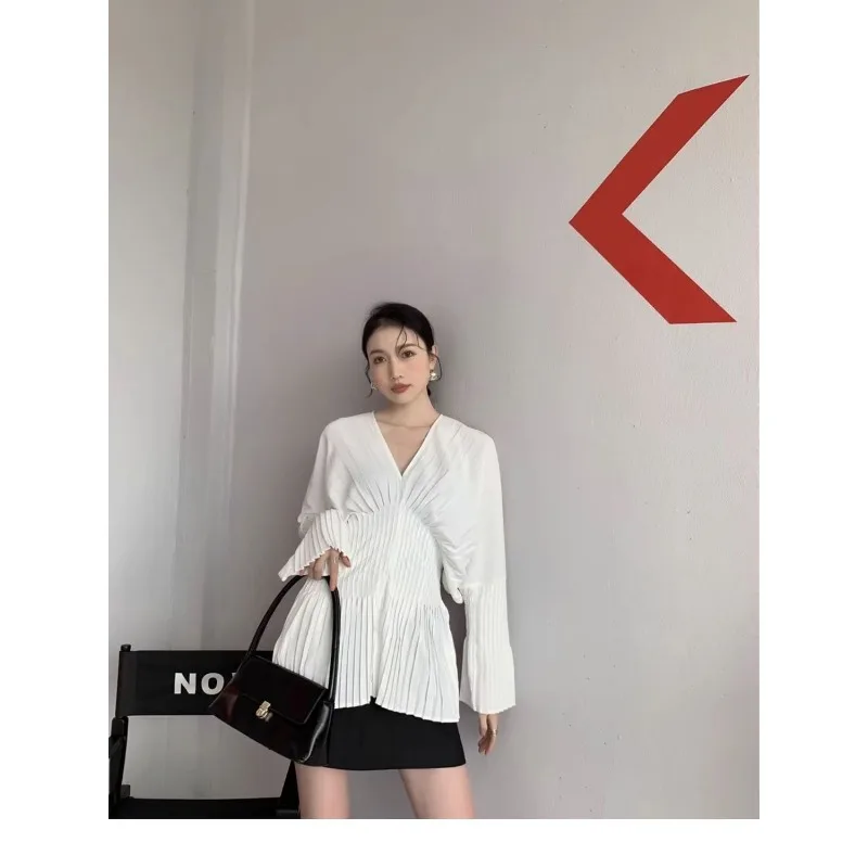 

Women's Clothing White Shirts French Senior Minority Design Folded V-neck Flare Sleeve Pleats Blouse Thin Long Sleeves Tops