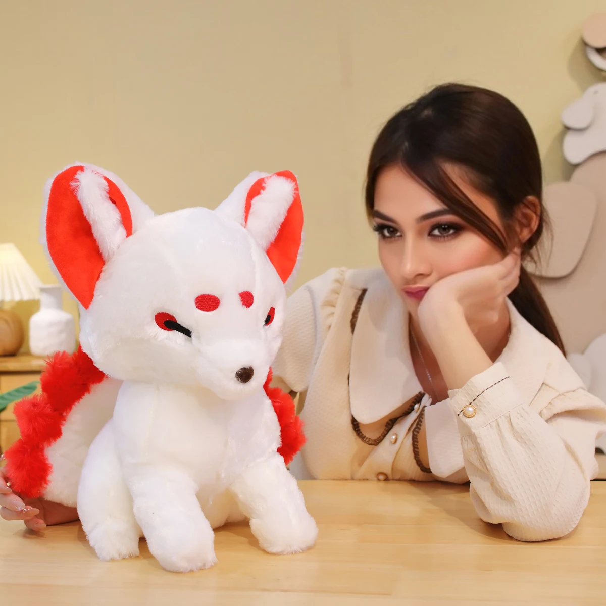 Vosa de brinquedo de pelúcia fofa e criativa com nove caudas, um travesseiro inspirado no clássico das montanhas e da mitologia dos mares, uma nove caudas