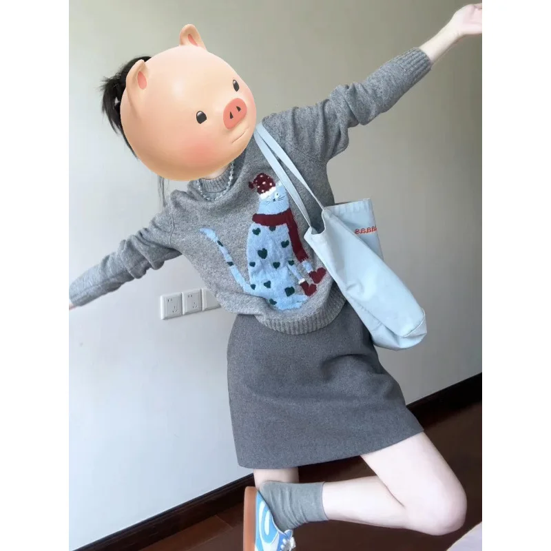 

Осенняя женская одежда 2022, дизайн в ленивом стиле, серый вязаный свитер с длинными рукавами и принтом, женская юбка, комплект из двух предметов