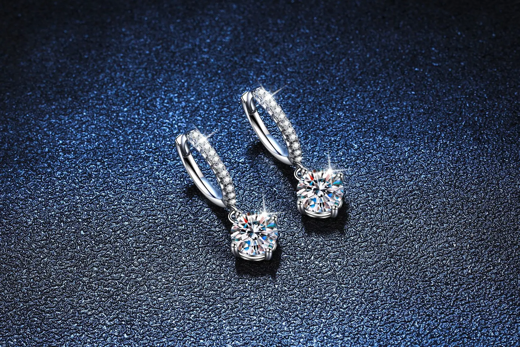 LioraGem Micro-paved Classic Four-prong Pendant Earrings, 0.5-1 Carat D Color Moissanite Earrings for Women Platinum PT950 Stamp