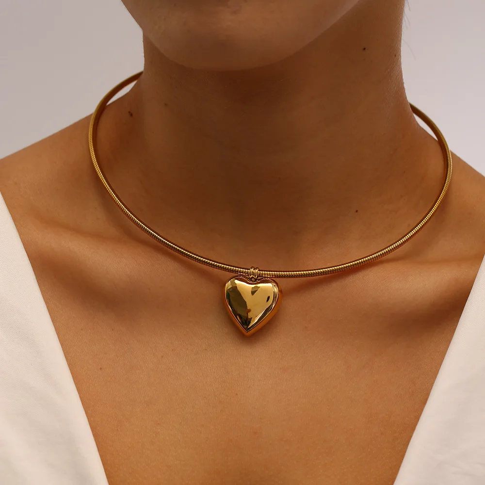 Simple Stainless Steel Love Heart Pendant Round Snake Chain Necklace for Women Fashion Metal Texture Waterproof Party Jewelry