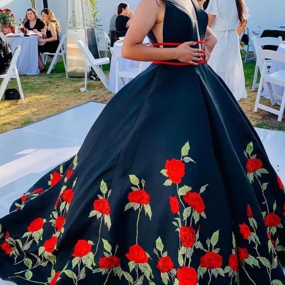 Rose Bloemen Geborduurde Satin Quinceanera Dress Charro Mexicaanse Stijl Party Prom 16 Meisjes Jassen 2022 Vestido De 15 Anos Puffy