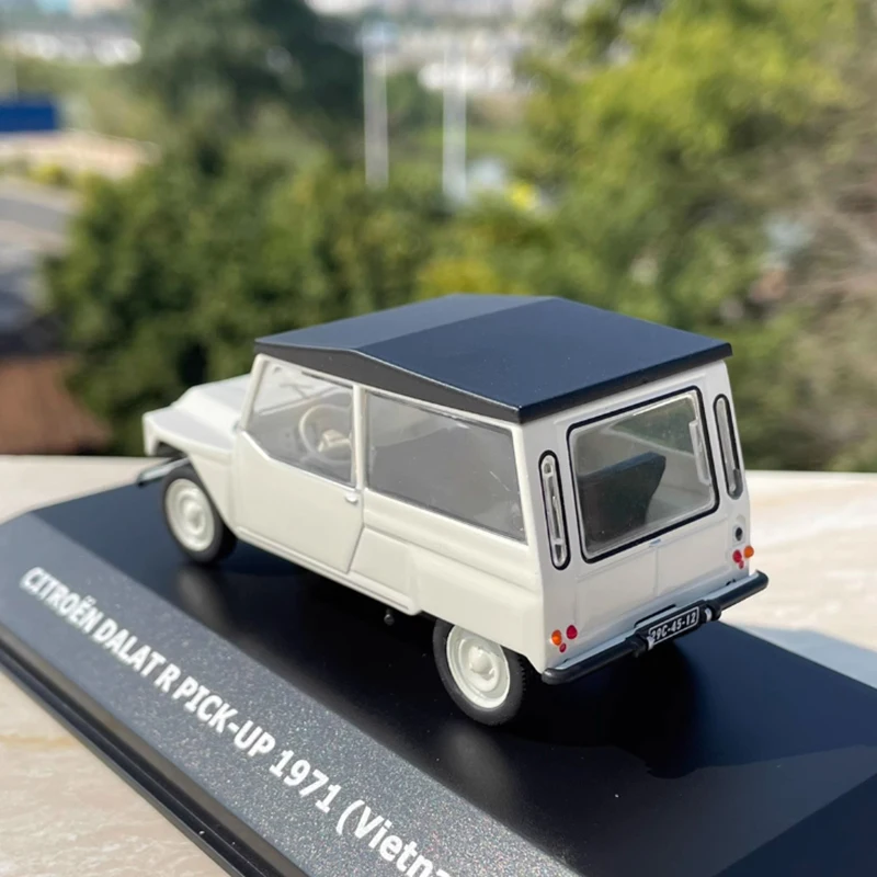 Pressofuso in scala 1:43 1971 Citroen SUV Modello in lega di auto d'epoca Collezione di simulazione finita Decoratio Boy Gift Toy Display statico
