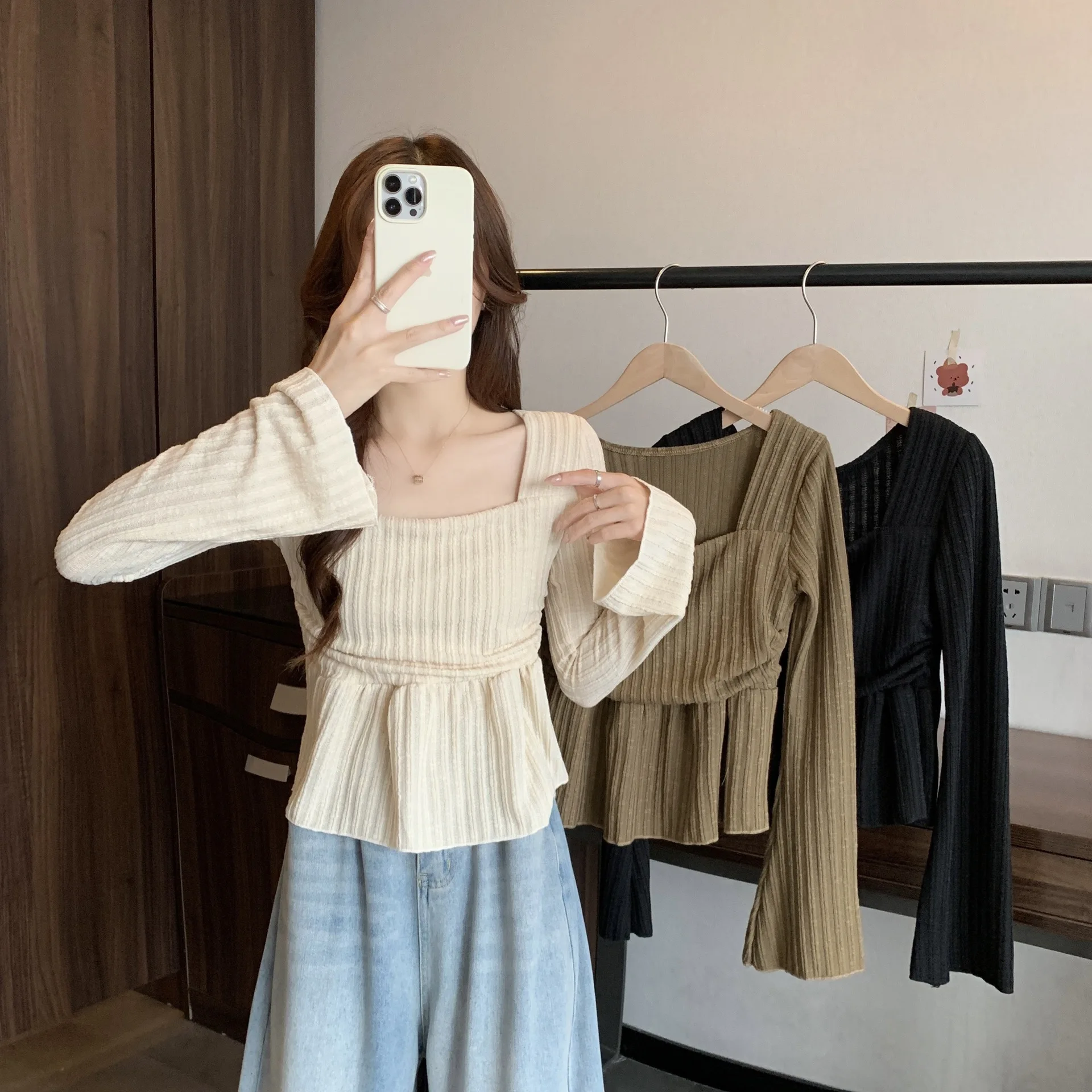 

New Design Feeling Women Sexy Square Neck Waistband Flare Sleeve Loose Bottom Display Chest Covering Long Sleeve Knitted Top