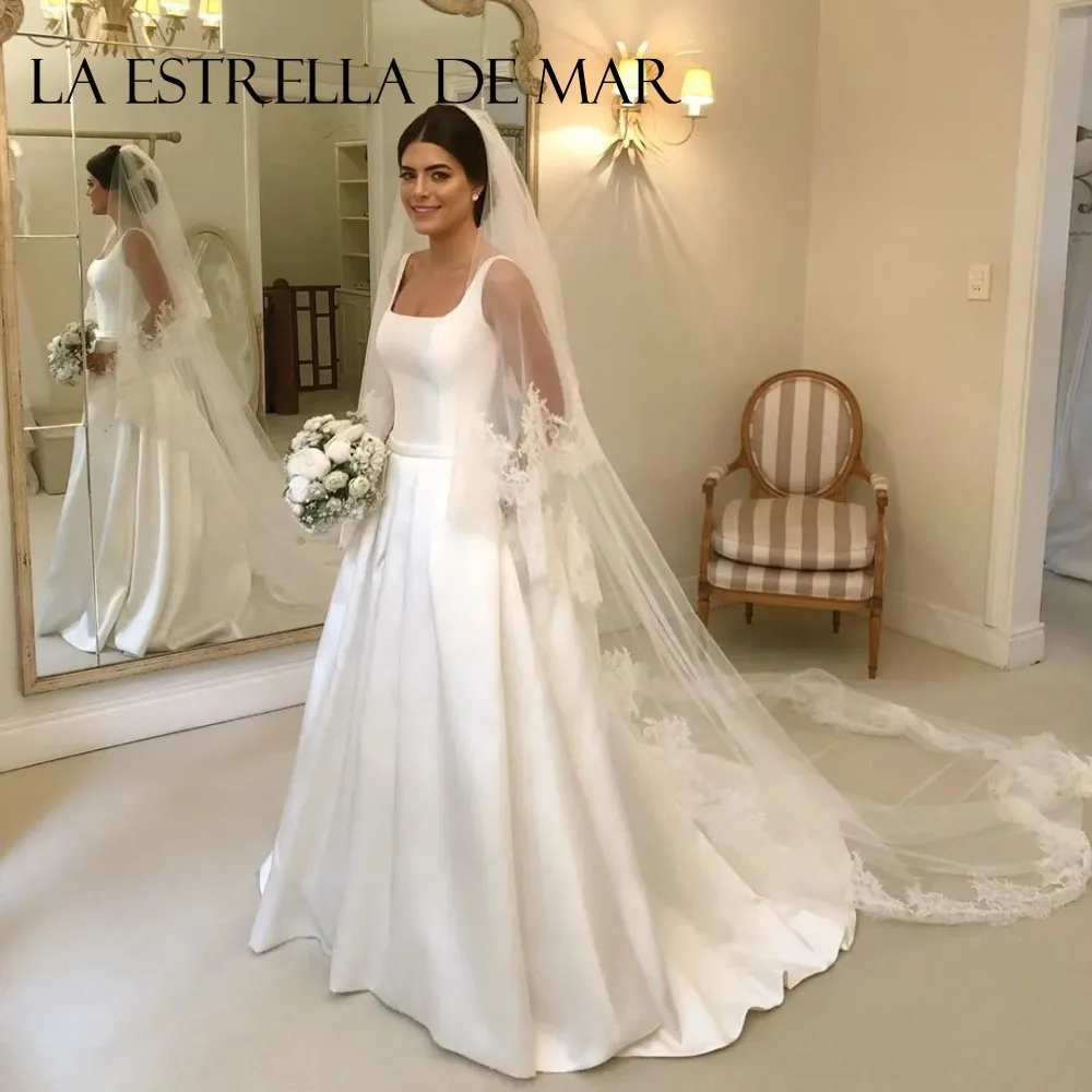 Stylish A Line Backless Wedding Dresses Square Neck Sleeveless Bridal Gowns with Pockets Sweep Train Satin Robe De Mariée